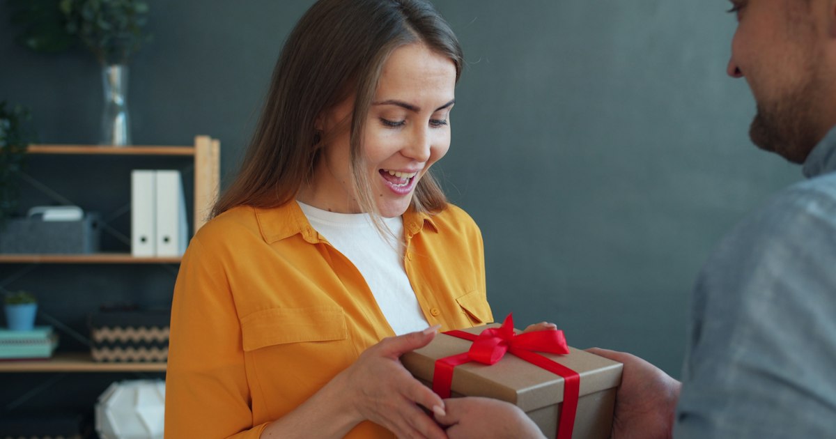 Best Anniversary Gifts by Year: 8 Top Picks + the Full Year-by-Year List