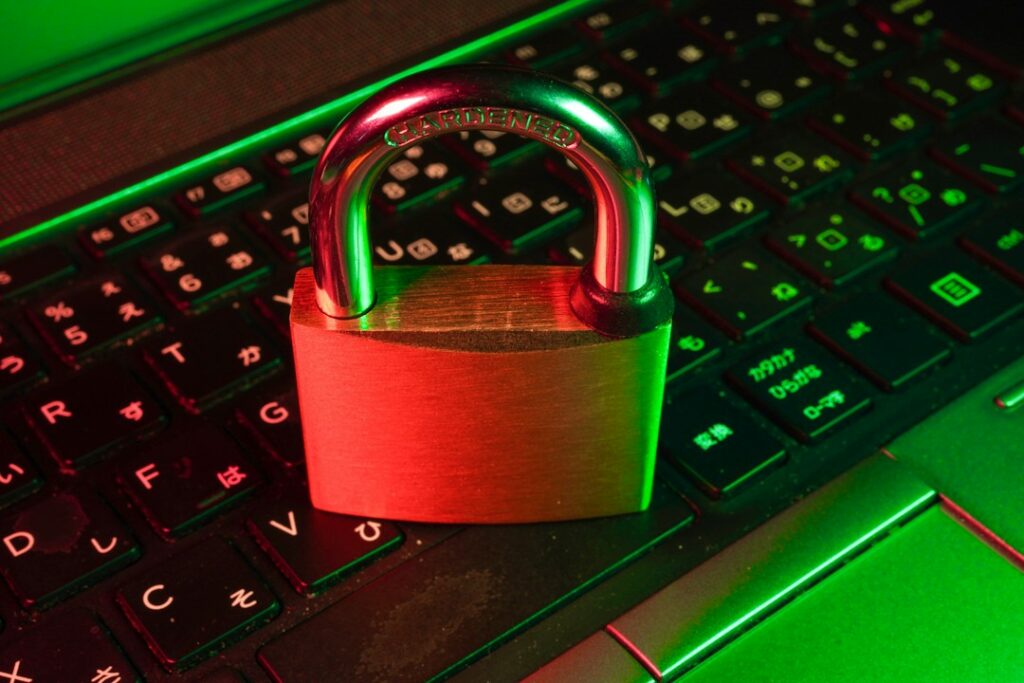 Cybersecurity concept for protecting a health insurance login