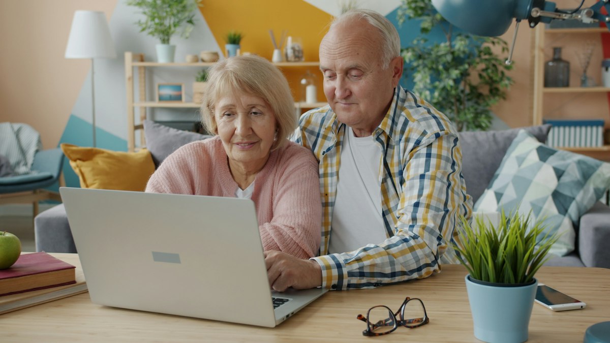 Medicare Open Enrollment Checklist: How to Help a Parent Review Their Plan (Oct 15 to Dec 7)
