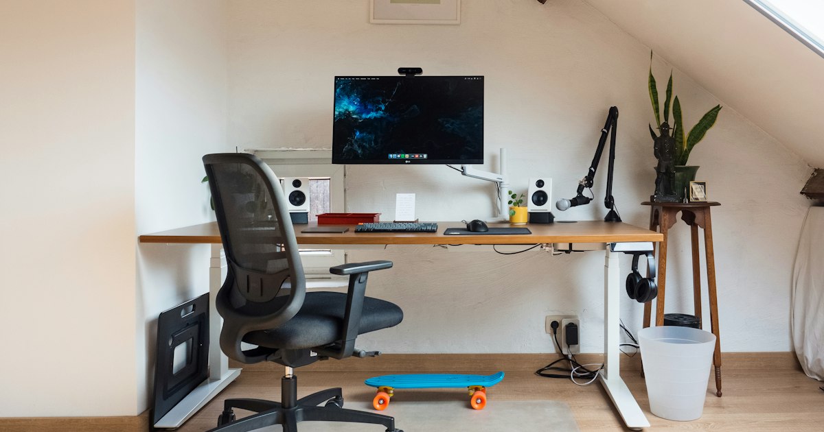 Top 6 Standing Desk Picks and Must-Have Add-Ons for a Healthier Workday