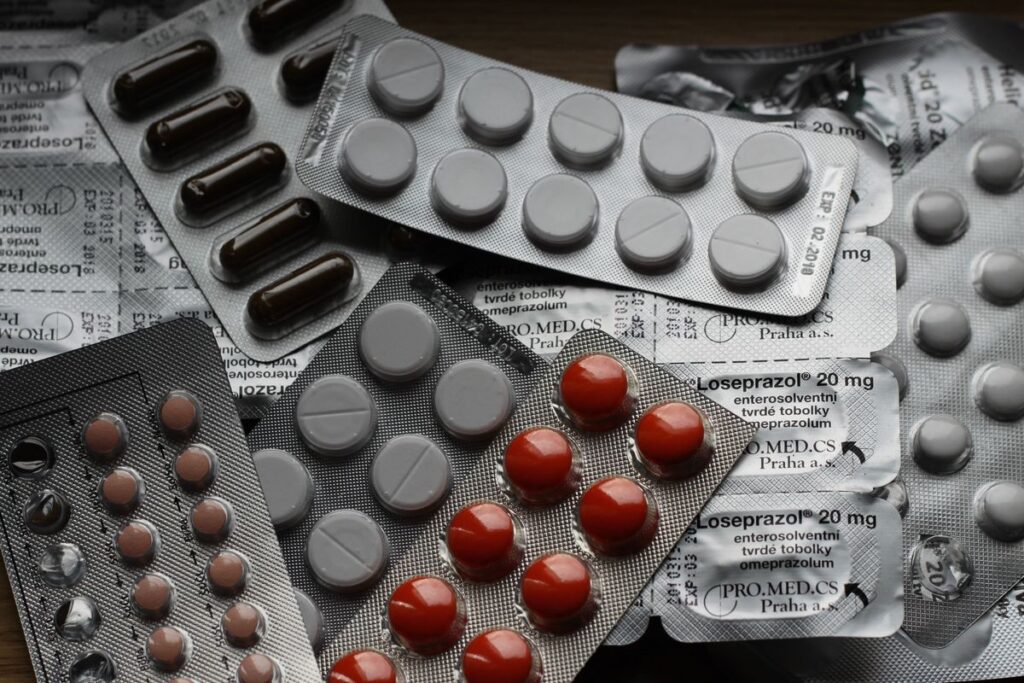 Retail Walk-In Clinics vs. Emergency Rooms: Cost Breakdown for Minor Illnesses